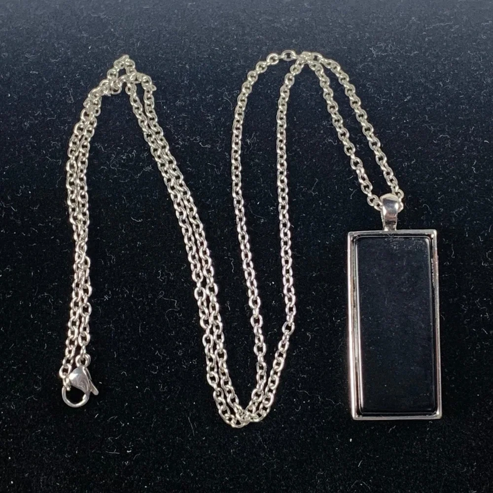 Black Agate Dogtag Pendant Necklace In Silvertone